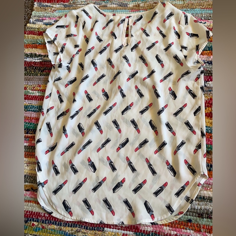 Juniors (M) - Red Lipstick Pattern Sleeveless Blouse